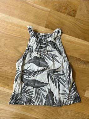 100% Linen Tahari halter sleeveless top cream and black leaves Leisure travel